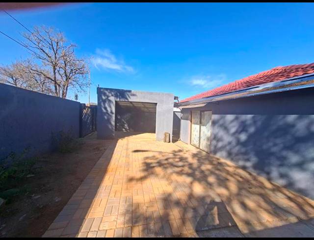 3 BEDROOM HOUSE FOR SALE IN PROTEA NORTH